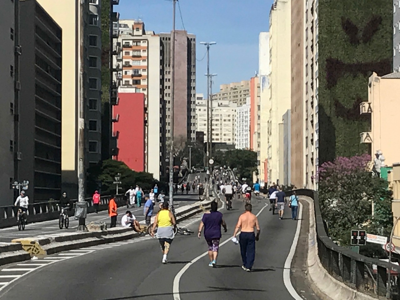 Projeto de doutorado avalia a prática de atividade física no tempo livre de lazer no elevado presidente João Goulart (Minhocão)