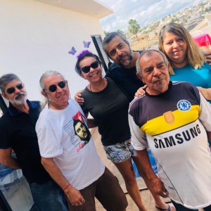 O último encontro com irmãos de Raquel, em Presidente Prudente em 2020. Lucas da esquerda para direita, de pé, de óculos escuros e camiseta marinho. Contraiu a doença hospitalizado e faleceu em novembro. 